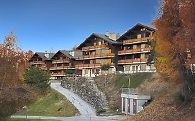 Les Mayens de l'Ours - At the foot of Piste de l'Ours' slope!